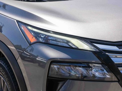 Used 2024 Nissan Rogue S FWD image 4
