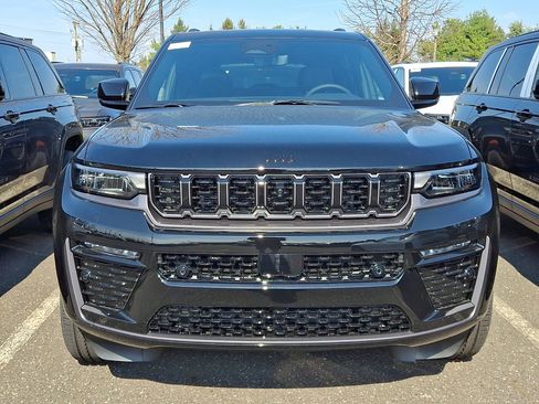 New 2026 Jeep Grand Cherokee Limited AWD/4WD image 2