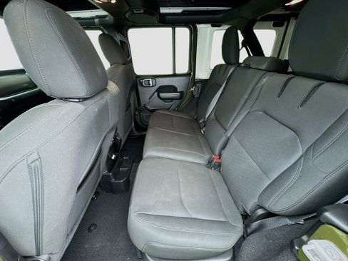 Used 2023 Jeep Wrangler Unlimited w/ Sun & Screen Package image 16