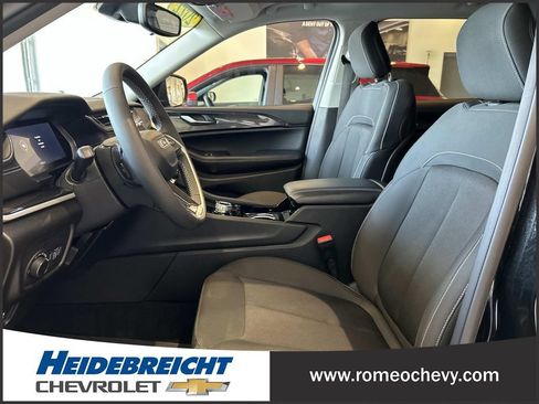 Used 2022 Jeep Grand Cherokee L Laredo w/ Luxury Tech Group I AWD/4WD image 13