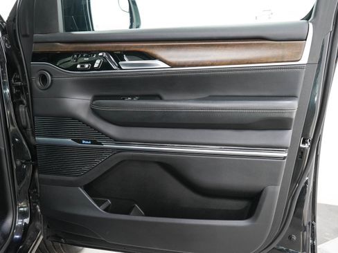Used 2023 Jeep Grand Wagoneer Series II AWD/4WD image 12