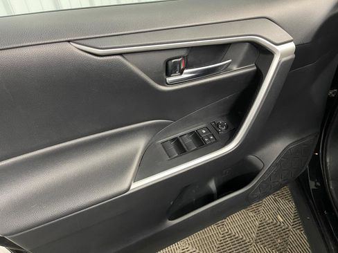 Used 2019 Toyota RAV4 XLE w/ Convenience Package image 31