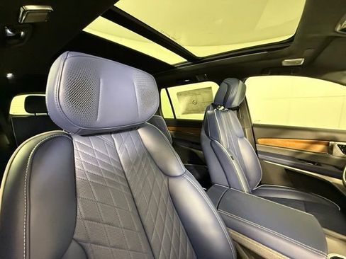 New 2026 Cadillac Vistiq Premium Luxury AWD/4WD image 38