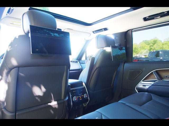 Used 2025 Land Rover Range Rover Long Wheelbase SE AWD/4WD image 26