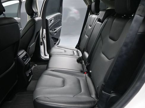 Used 2018 Ford Edge Titanium w/ Equipment Group 302A AWD/4WD image 20