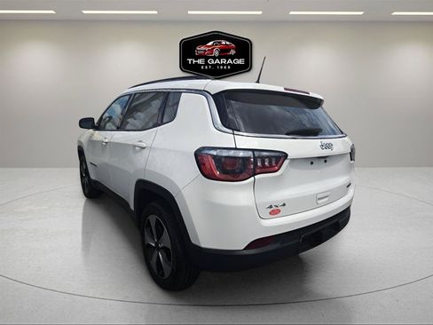 Used 2018 Jeep Compass Latitude w/ Popular Equipment Group AWD/4WD image 4