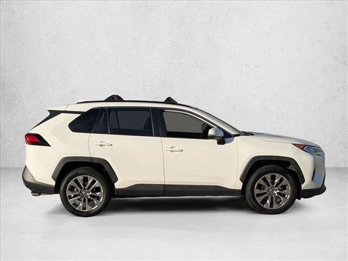 Used 2019 Toyota RAV4 XLE Premium w/ Advanced Technology Package FWD image 4