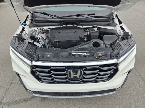 Used 2025 Honda Pilot Touring image 19