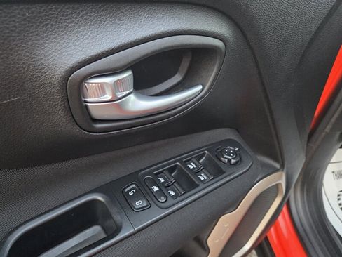 Used 2017 Jeep Renegade Sport w/ Power & Air Group image 9