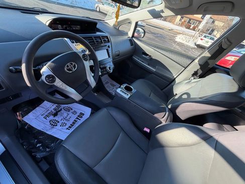 Used 2012 Toyota Prius V Five image 9
