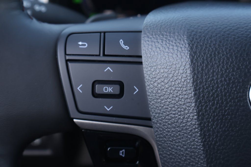 Used 2025 Toyota Camry XSE FWD image 18