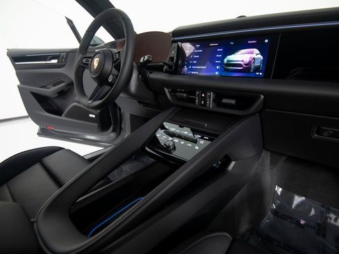 Certified 2025 Porsche Macan 4 Electric image 28