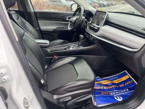 Used 2022 Jeep Compass Latitude image 10