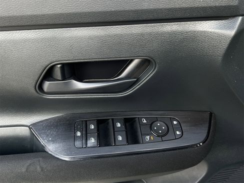 Certified 2025 Nissan Kicks S image 23