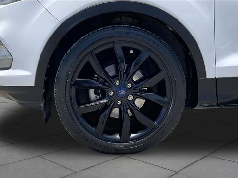 Used 2017 Ford Escape SE w/ SE Sport Appearance Package FWD image 11