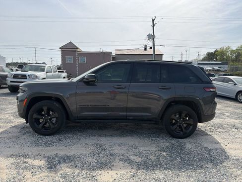 Used 2024 Jeep Grand Cherokee Limited w/ Black Appearance Package image 2