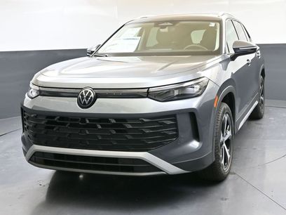 New 2025 Volkswagen Tiguan SE