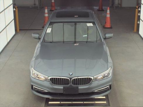 Used 2017 BMW 540i w/ Premium Package image 3