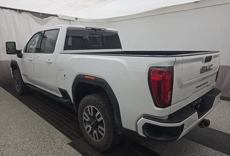 Used 2022 GMC Sierra 2500 AT4 w/ AT4 Preferred Package AWD/4WD image 4