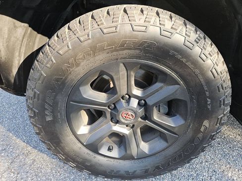 Used 2016 Toyota 4Runner SR5 AWD/4WD image 28