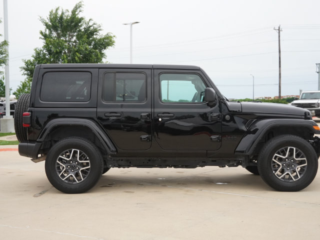Used 2025 Jeep Wrangler Unlimited Sahara AWD/4WD image 11