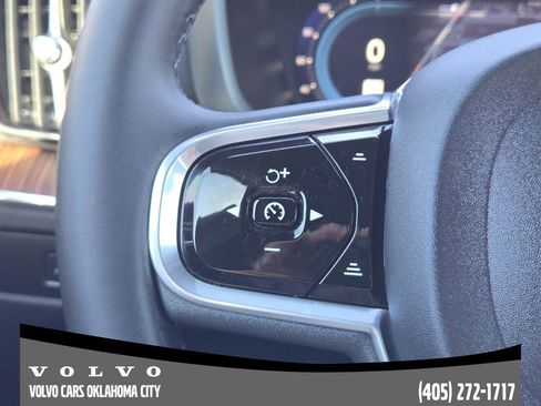 Certified 2023 Volvo XC60 B5 Plus w/ Climate Package image 27