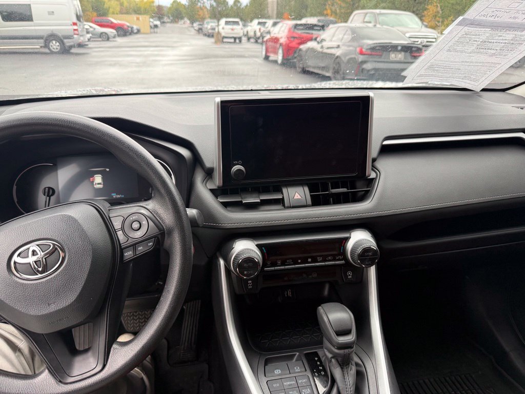 Used 2025 Toyota RAV4 XLE AWD/4WD image 26