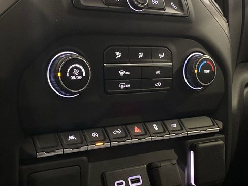 Used 2025 Chevrolet Silverado 1500 Custom image 10