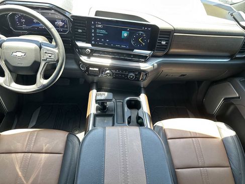 Used 2025 Chevrolet Silverado 1500 High Country w/ High Country Premium Package AWD/4WD image 16