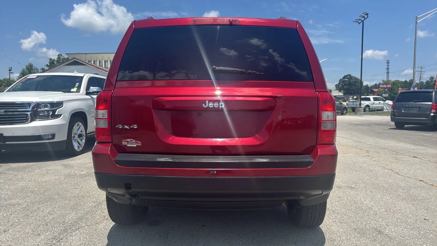 Used 2016 Jeep Patriot Sport w/ Power Value Group AWD/4WD image 4