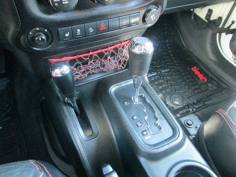 Used 2018 Jeep Wrangler Unlimited Rubicon AWD/4WD image 19