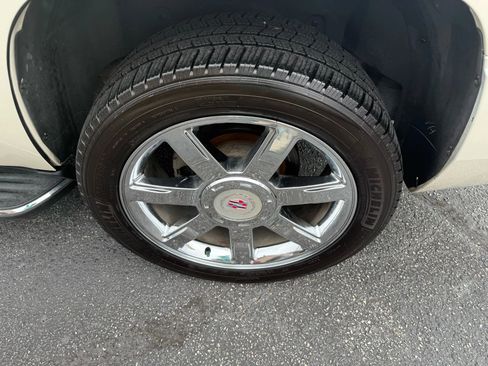 Used 2012 Cadillac Escalade Luxury w/ Livery Package image 8