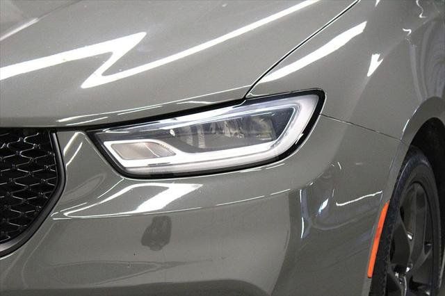 Certified 2025 Chrysler Pacifica Limited FWD image 44