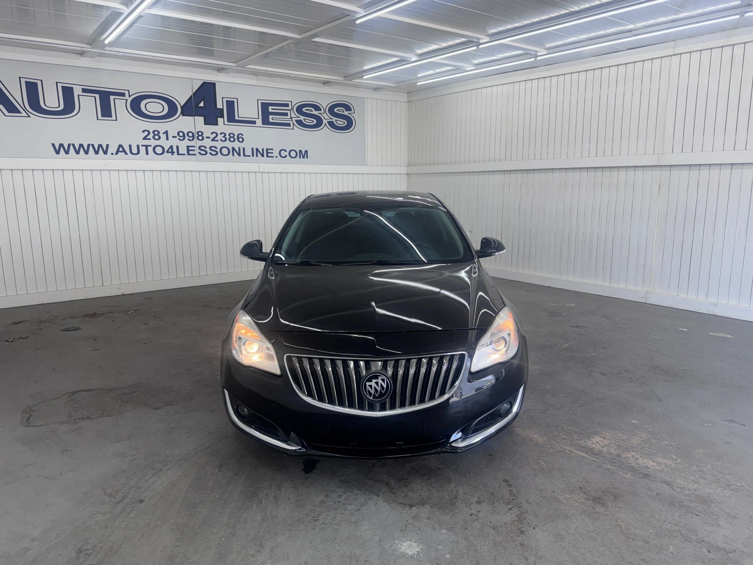 Used 2017 Buick Regal Sport Touring FWD image 2