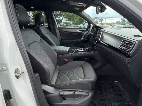 Used 2024 Volkswagen Atlas Cross Sport SE FWD image 39