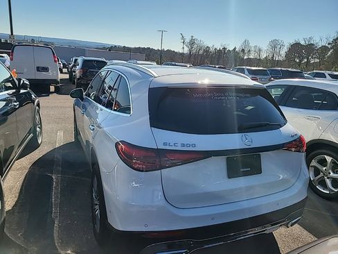 Used 2025 Mercedes-Benz GLC 300 4MATIC image 8
