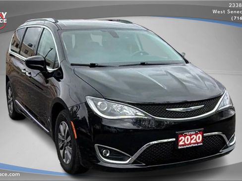 Used 2020 Chrysler Pacifica Touring-L Plus image 3