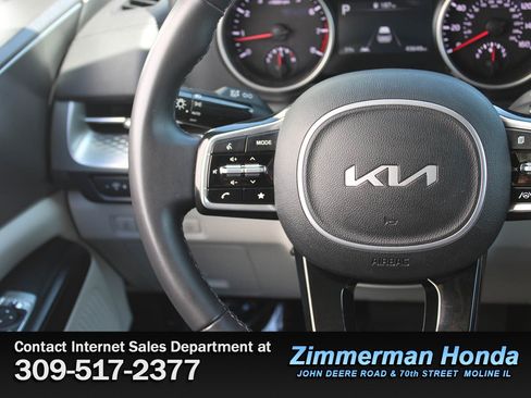 Used 2024 Kia Carnival LX FWD image 13