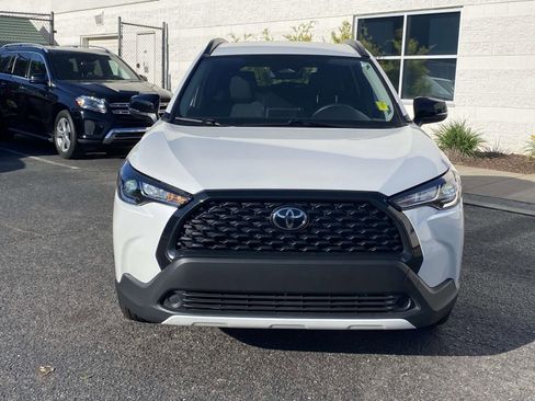 Used 2025 Toyota Corolla Cross LE FWD image 2