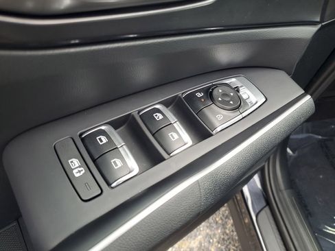Used 2025 Kia Sorento LX FWD image 9