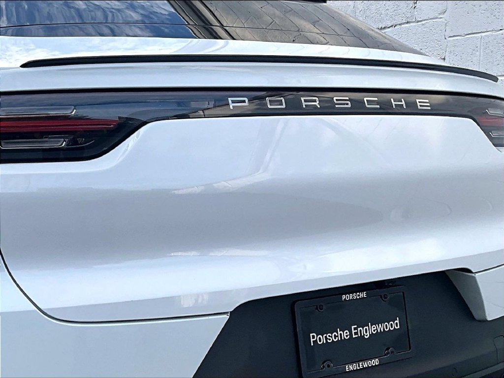 Certified 2023 Porsche Cayenne Coupe AWD/4WD image 13