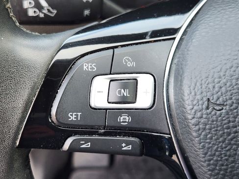 Used 2020 Volkswagen Tiguan SE image 22