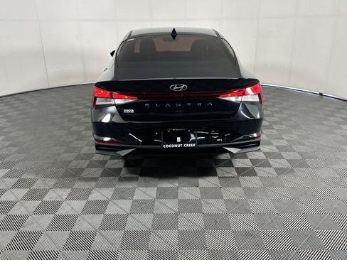 Used 2023 Hyundai Elantra SEL w/ Convenience Package FWD image 4