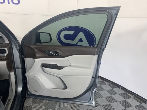 Used 2020 GMC Acadia SLT w/ Premium Package image 41