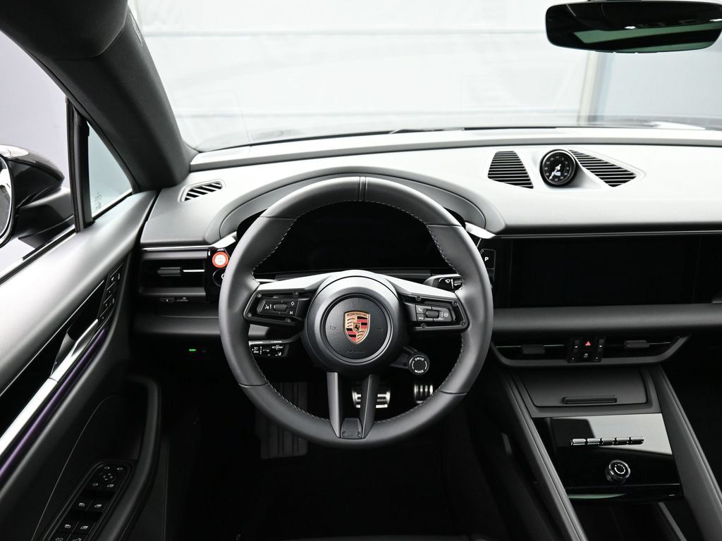Certified 2025 Porsche Macan 4S Electric AWD/4WD image 18