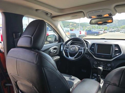 Used 2015 Jeep Cherokee Trailhawk w/ Leather Interior Group AWD/4WD image 11