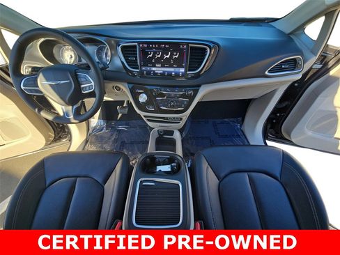 Used 2024 Chrysler Pacifica Touring-L image 37
