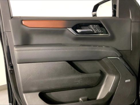 Used 2025 GMC Yukon XL Denali image 25