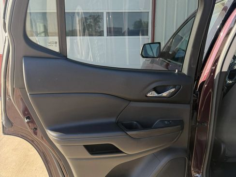 Used 2017 GMC Acadia SLE w/ Driver Alert Package I AWD/4WD image 16