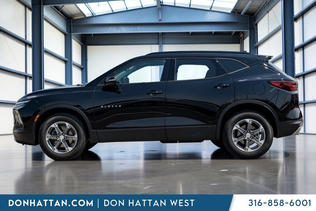 Used 2024 Chevrolet Blazer LT w/ LPO, Floor Liner Package FWD image 2